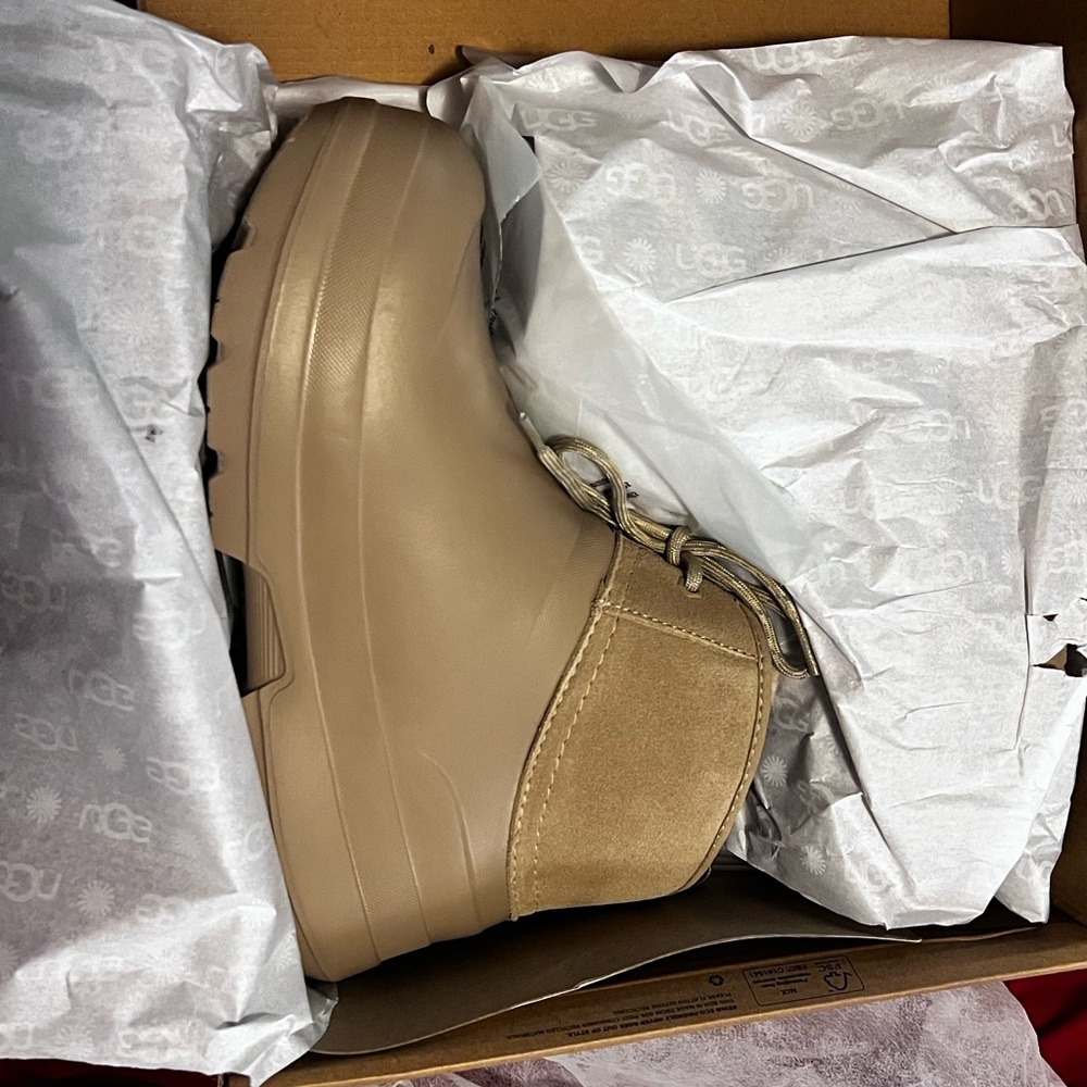 NIB UGG size 8